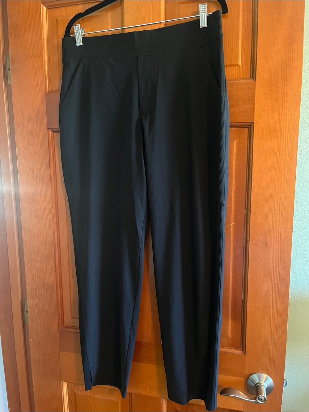 Athleta Black pull-on black ankle length active pants